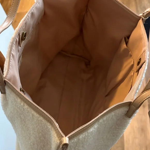 Universal Thread Faux Fur/Sherpa Cream Weekender Bag NWT - Picture 3 of 16